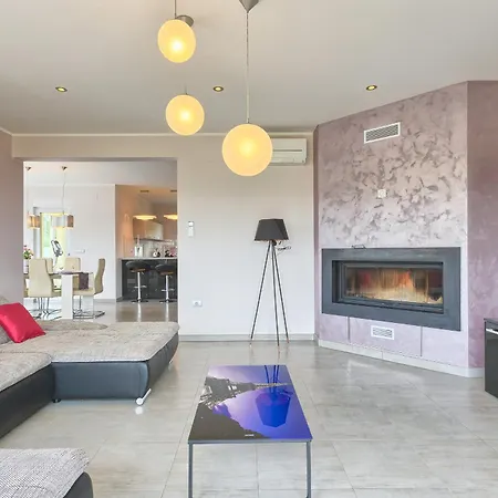 Karli Villa