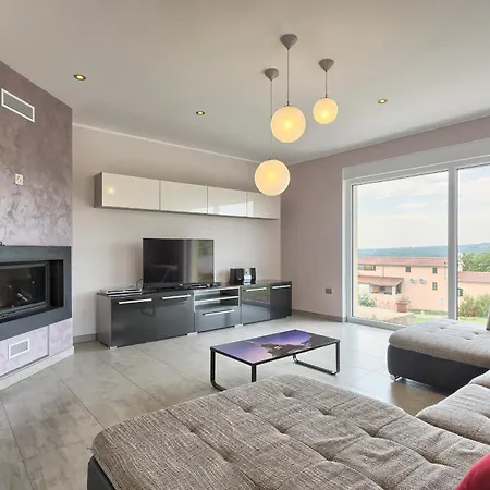 Karli Villa *