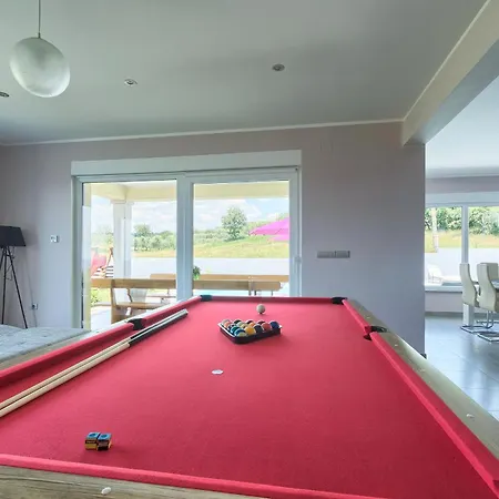 Karli Villa