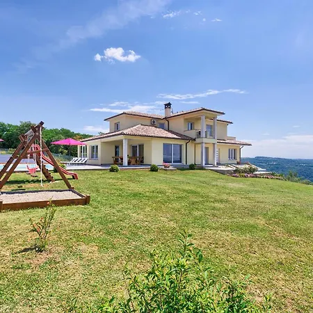 Karli Villa