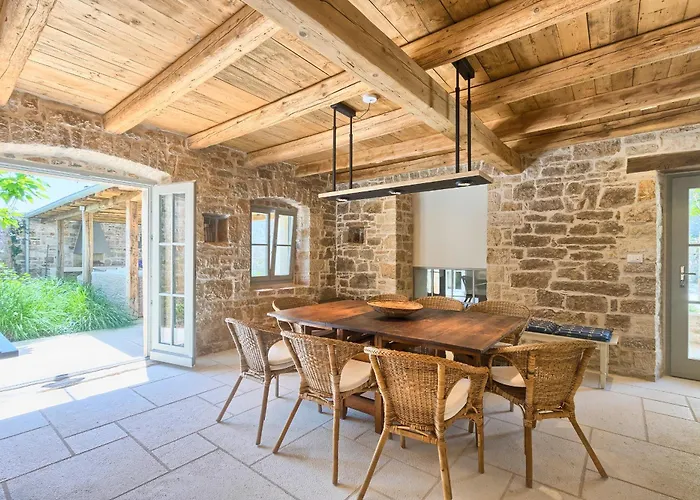 Karli Villa